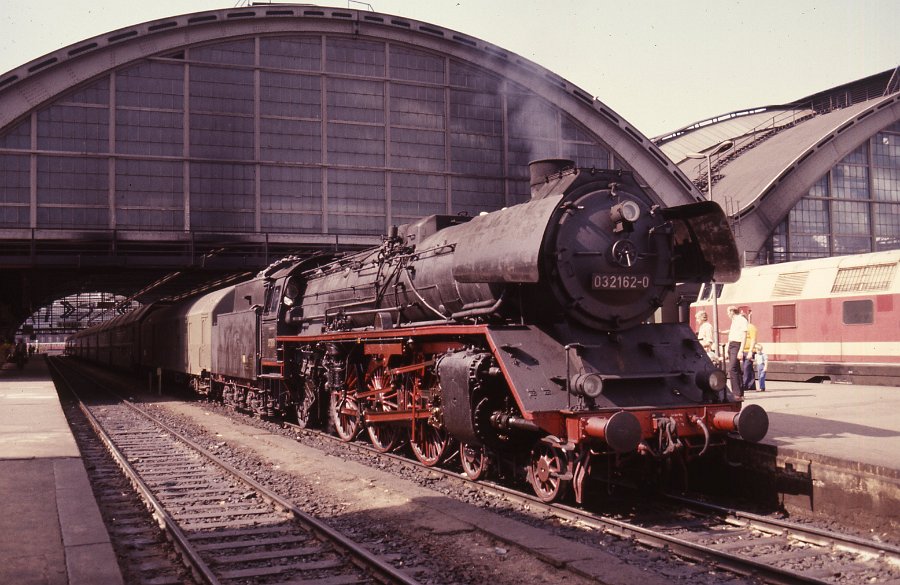 DB 03 2162-0 in Berlin Ost Bild 01